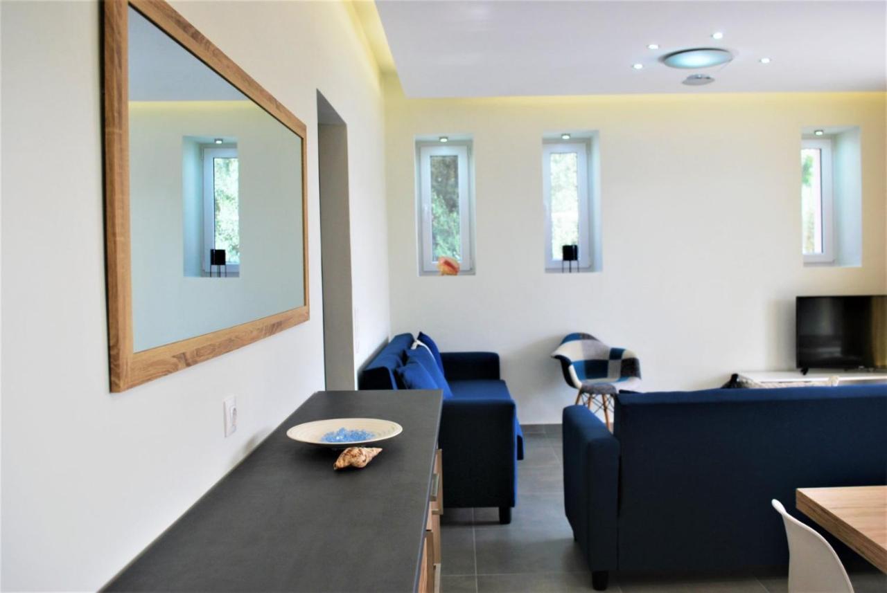Q Luxury Rooms Paleros Exterior photo